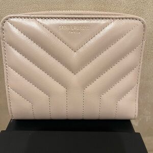 Saint Laurent  Joan bifold Beige Chevron Wallet, authentic